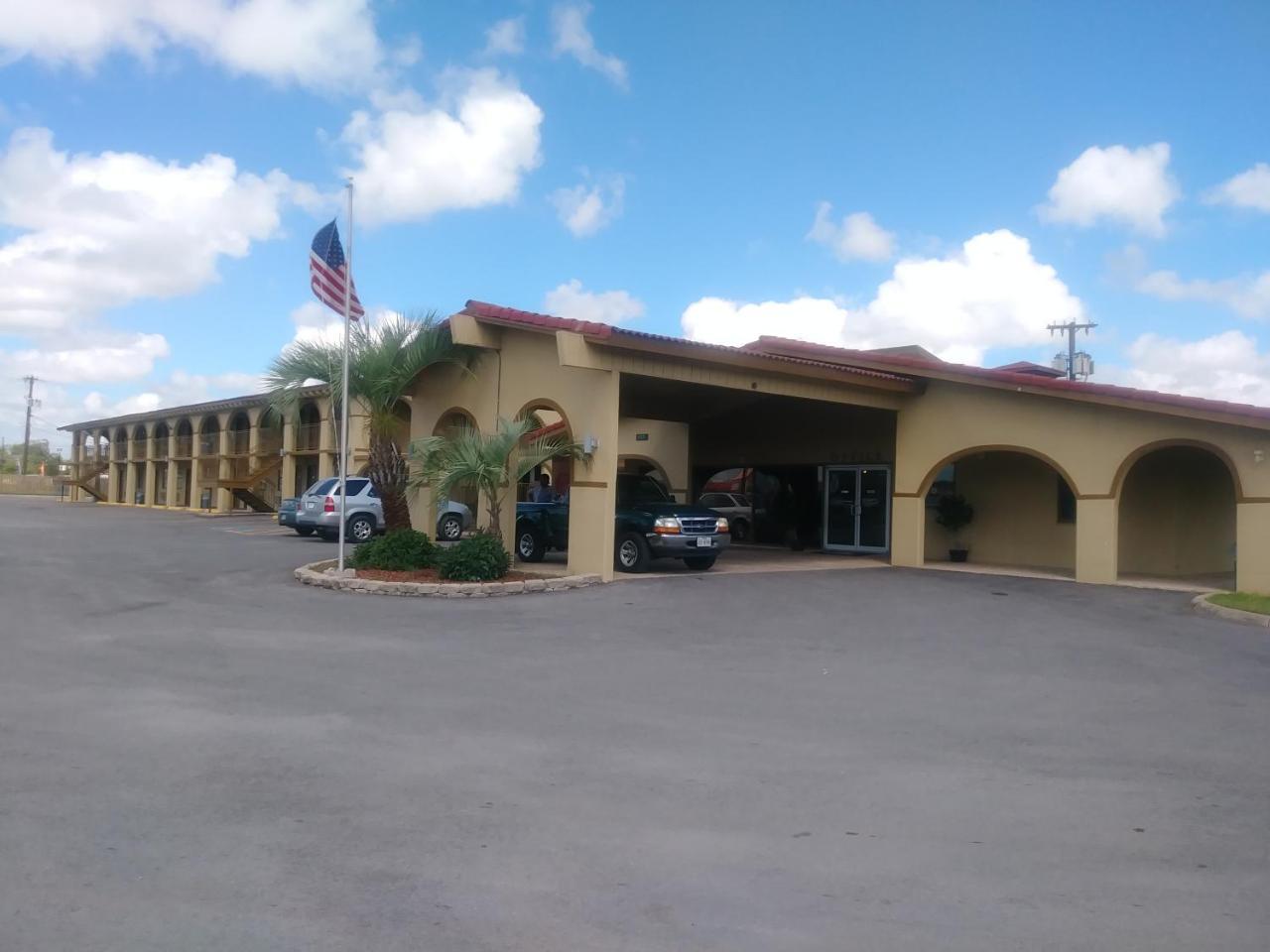 Days Inn By Wyndham San Antonio Lytle Exterior photo